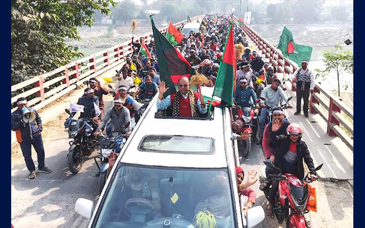 নওগাঁয় বিএনপি প্রার্থীর মোটরসাইকেল শোভাযাত্রা