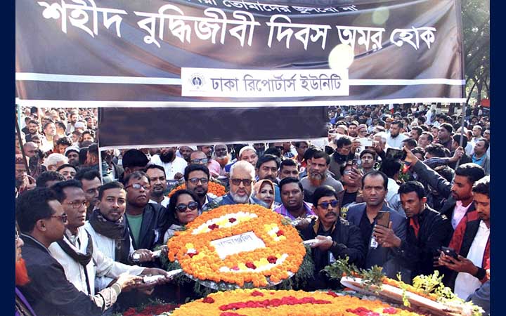 শহীদ বুদ্ধিজীবীদের প্রতি ডিআরইউ’র শ্রদ্ধা নিবেদন