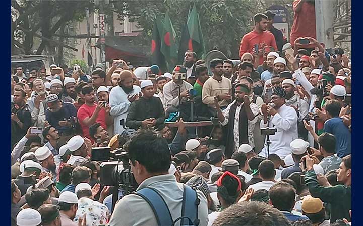 হাদির জন্য শাহবাগে বিশেষ দোয়া