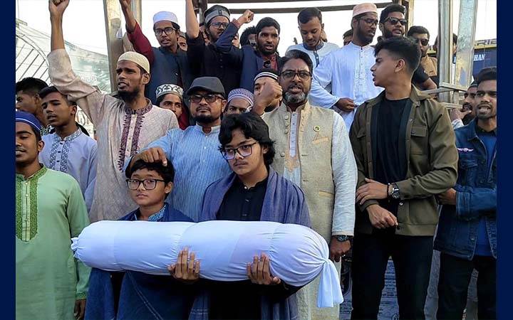 হাদি হত্যার প্রতিবাদে পিরোজপুরে কফিন মিছিল