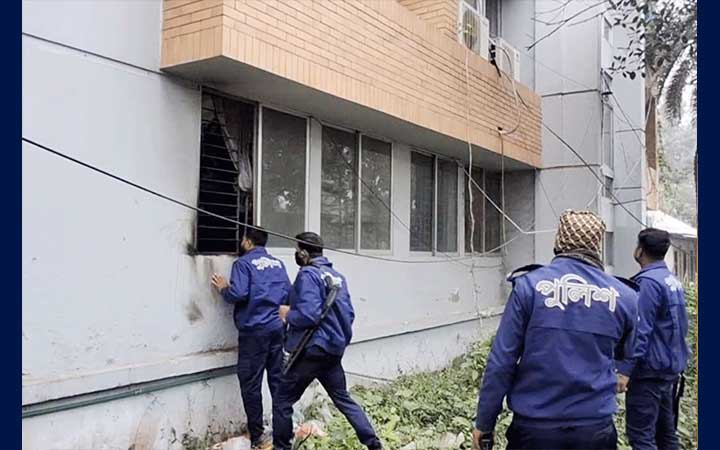 কুষ্টিয়ায় নির্বাচন অফিসে অগ্নিসংযোগ