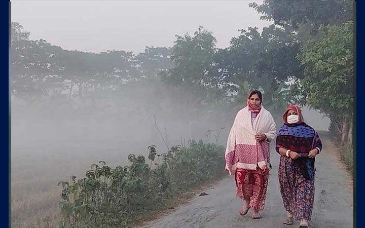 কলাপাড়ায় গুঁড়ি গুঁড়ি বৃষ্টির মতো ঝরছে কুয়াশা, ভোগান্তিতে শ্রমজীবীরা