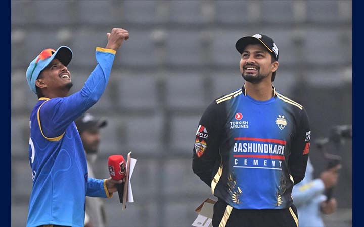 টস জিতে ফিল্ডিংয়ে রংপুর রাইডার্স