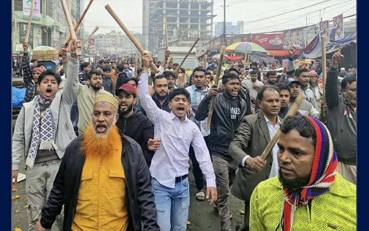 কারওয়ান বাজারে চাঁদাবাজ বিরোধী মানববন্ধনে হামলা