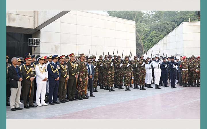 খালেদা জিয়াকে গার্ড অব অনার; তিন বাহিনী প্রধানের শ্রদ্ধা