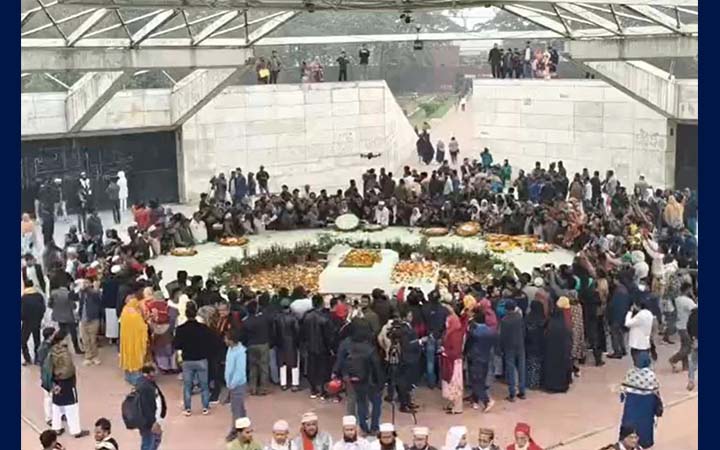 শীত উপেক্ষা করে খালেদা জিয়ার সমাধিতে শ্রদ্ধা জানাতে আসছে মানুষ