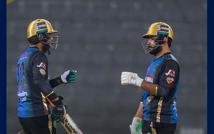 হ্যাটট্রিক জয়ে শীর্ষে রংপুর রাইডার্স