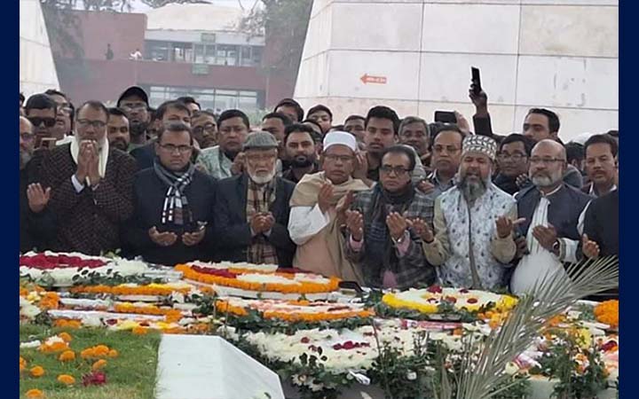 খালেদা জিয়ার কবরে শ্রদ্ধা জানাতে আজও মানুষের ঢল