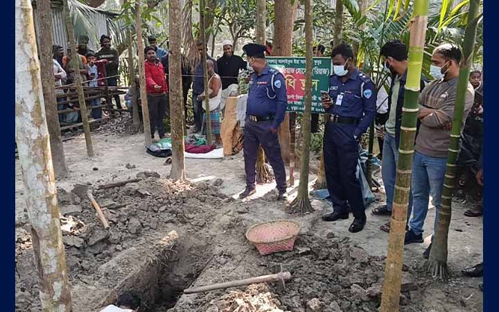 দাফনের ১৭ মাস পর কবর থেকে তরুণের লাশ উত্তোলন