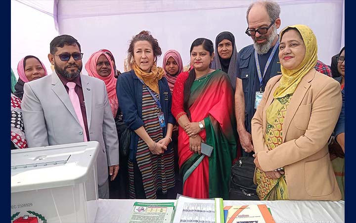 বাগাতিপাড়ায় নির্বাচনী কার্যক্রম পর্যবেক্ষণে ইইউ প্রতিনিধি দল