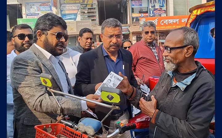 জয়পুরহাটে ধানের শীষে ভোট চেয়ে যুবদলের প্রচারণা