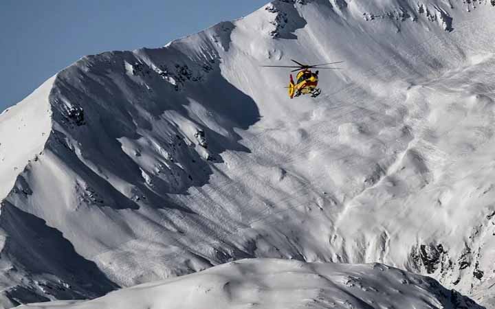 ফরাসি আল্পস পর্বতে তুষারধসে দুই স্কিয়ারের মৃত্যু