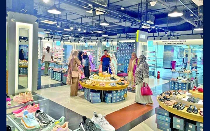 জ্বালানি সাশ্রয়ে দোকানপাট ও শপিংমলে কমানো হচ্ছে আলোকসজ্জা