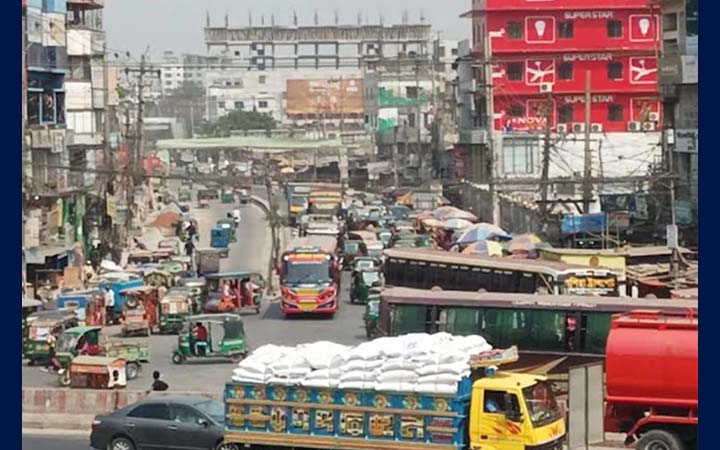 নিরাপদ ঈদ যাত্রায় যত চ্যালেঞ্জ ঢাকা-চট্টগ্রাম মহাসড়কে