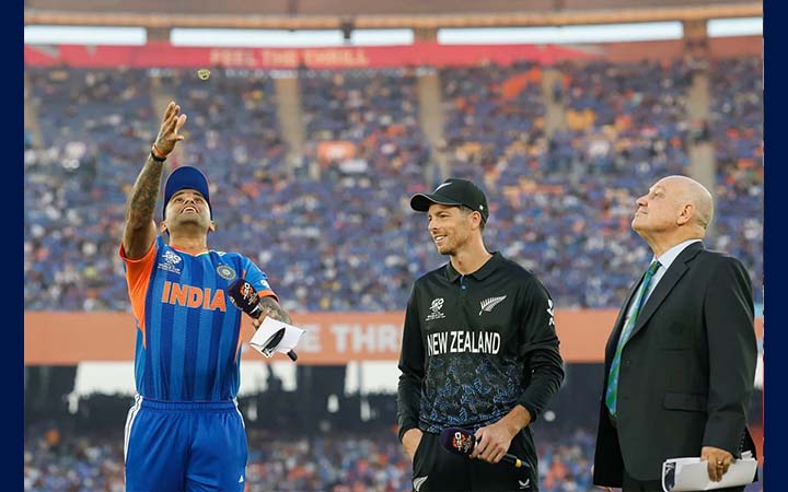 ফাইনালে ভারতকে ব্যাটিংয়ে পাঠালো নিউজিল্যান্ড