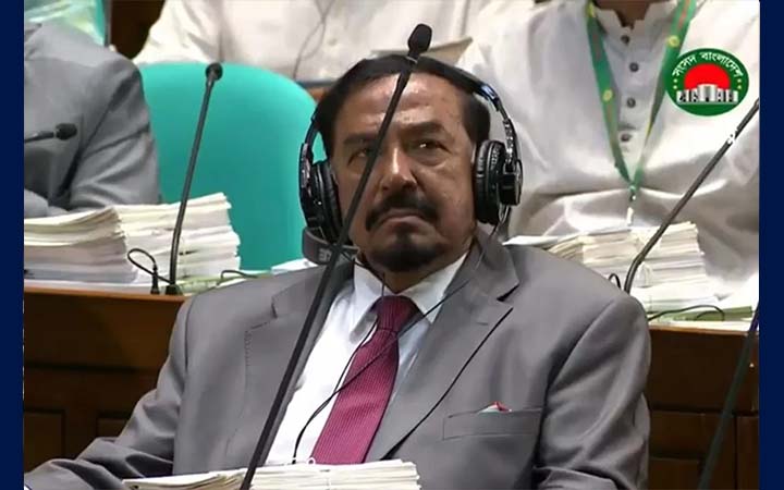 দলীয় পদ ছাড়লেন স্পিকার হাফিজ