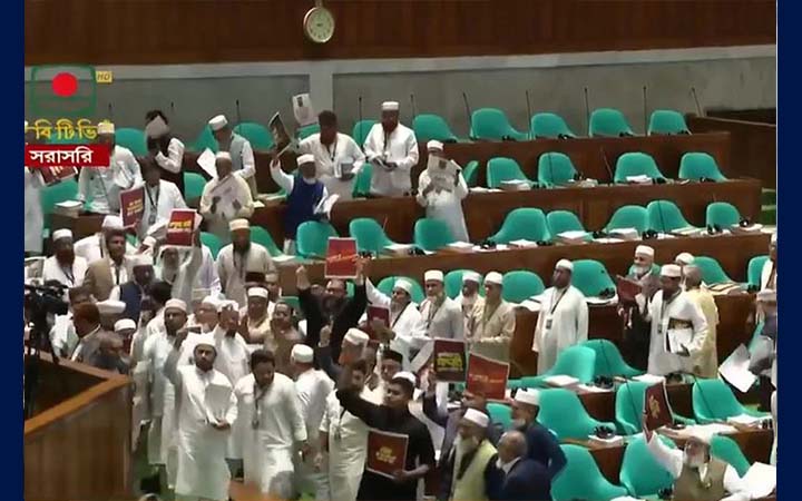 সংসদে রাষ্ট্রপতির ভাষণের প্রতিবাদে বিরোধী দলের ওয়াকআউট
