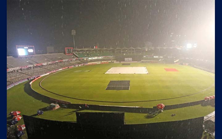 জয়ের জন্য ৩২ ওভারে ২৪০ রান করতে হবে বাংলাদেশের