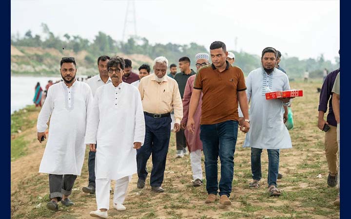 গোমতী নদী পরিদর্শনে কৃষিমন্ত্রী, দূষণ রোধে সচেতনতার আহ্বান