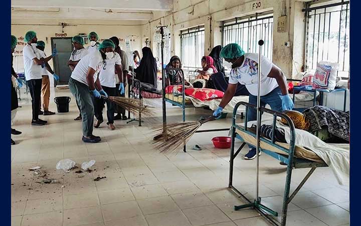 কলমাকান্দা উপজেলা স্বাস্থ্য কমপ্লেক্সে যুবদলের পরিচ্ছন্নতা কর্মসূচি