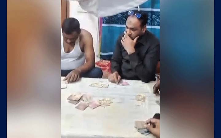 গাইবান্ধার পুলিশ ফাঁড়িতে জুয়া খেলার ভিডিও ভাইরাল, তদন্তে কমিটি