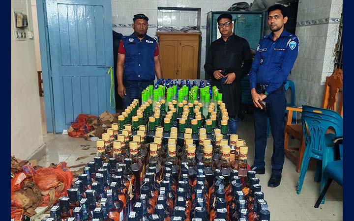 বাঞ্ছারামপুরে বিপুল পরিমাণ ভারতীয় মদ উদ্ধার