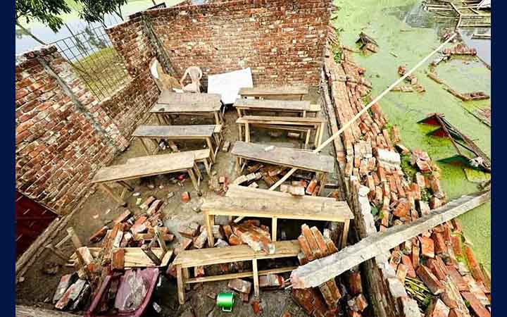 গাইবান্ধায় ঝড়ে লন্ডভন্ড ৫ শতাধিক বাড়িঘর, ৯ ইউনিয়নে বিদ্যুৎ সরবরাহে বিঘ্ন