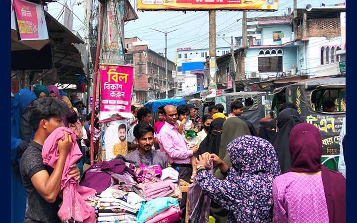 রংপুরে ঈদ কেনাকাটায় ভিড়, নগরে যানজট