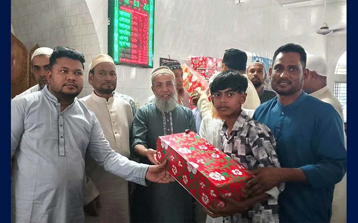 টঙ্গীবাড়ীতে জামায়াতে নামাজ পড়ে পুরস্কৃত ৩০০ কিশোর