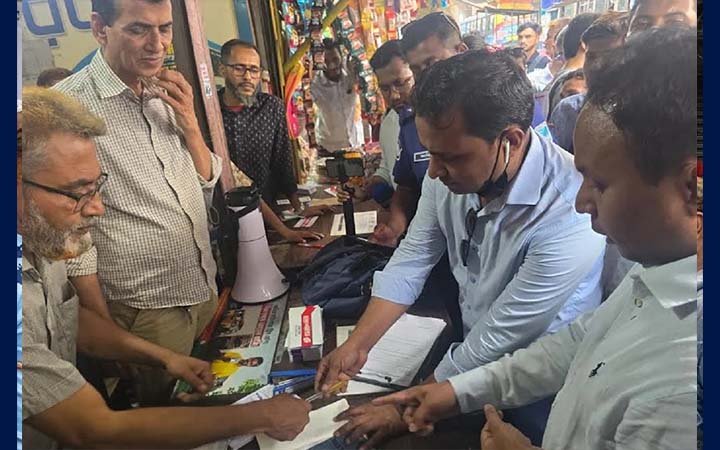 কেরানীগঞ্জে যাত্রীবেশে বাস কাউন্টারে ইউএনও’র অভিযান