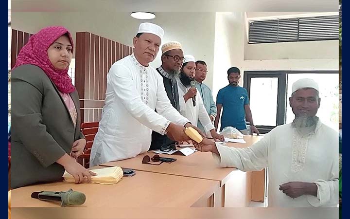 পঞ্চগড়ে প্রধানমন্ত্রীর ঈদ উপহার বিতরণ