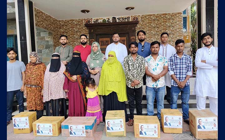 লাকসামে ফ্যাসিবাদবিরোধী আন্দোলনে হতাহত পরিবারের মধ্যে ঈদ সামগ্রী বিতরণ