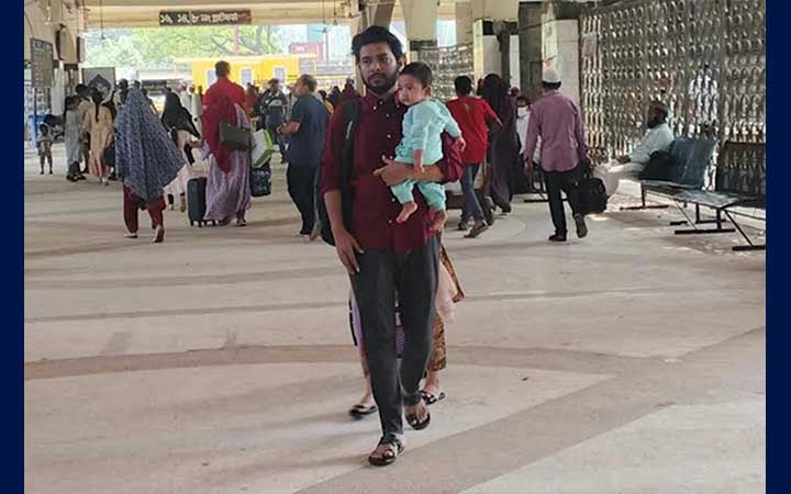 কমলাপুরে ভিড় নেই, সময়মতো ছাড়ছে ট্রেন