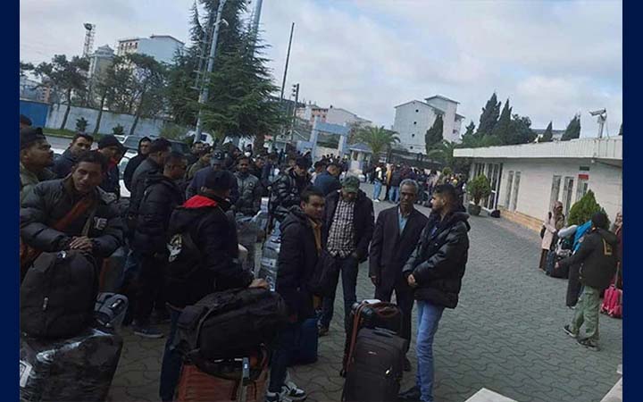 রাতে দেশে ফিরছেন ইরানে আটকে পড়া ২৮০ বাংলাদেশি