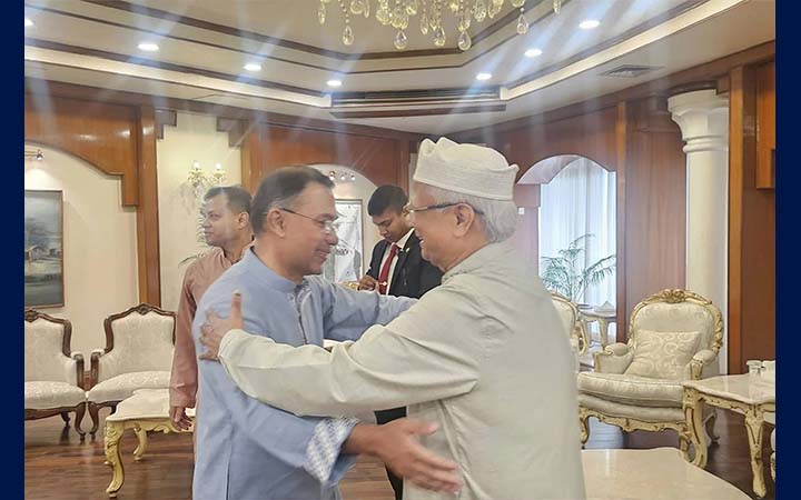 প্রধানমন্ত্রীর সঙ্গে ঈদের শুভেচ্ছা বিনিময় করলেন ড. ইউনূস