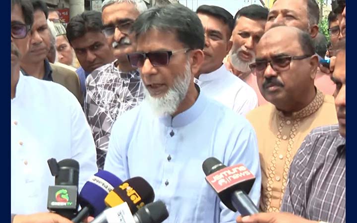 হতাহতদের খোঁজখবর নিতে কুমেক হাসপাতালে রেলপথ প্রতিমন্ত্রী