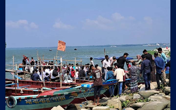 ঈদের ছুটিতে তিন নদীর মোহনায় উপচে পড়া ভীড়