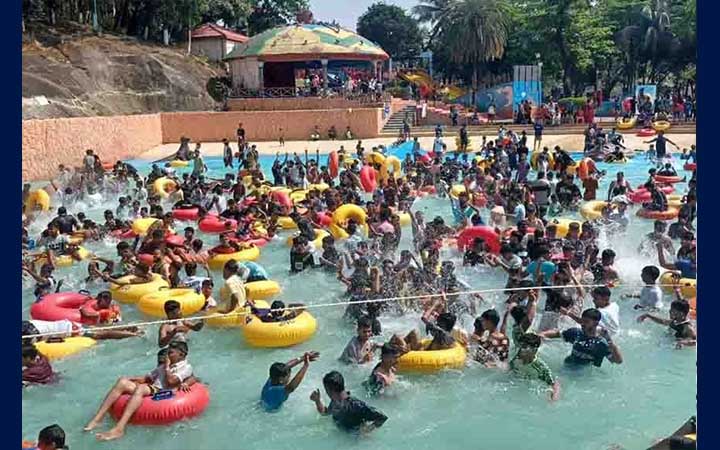 চট্টগ্রামে পর্যটনকেন্দ্রে  উপচেপড়া ভীড়