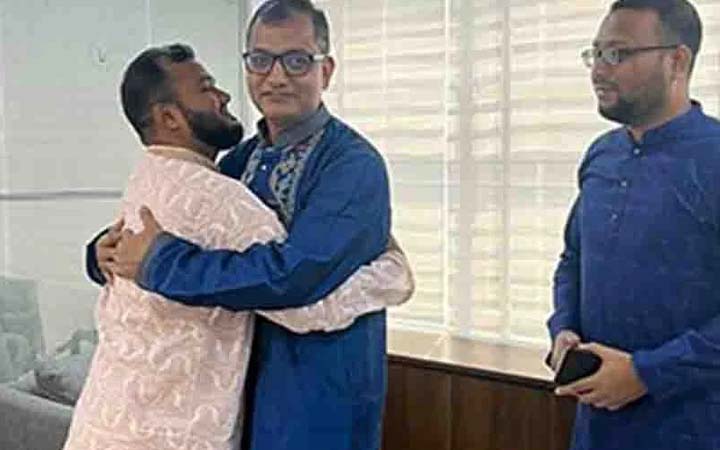 চট্টগ্রামে অফিসে অফিসে ঈদের আমেজ