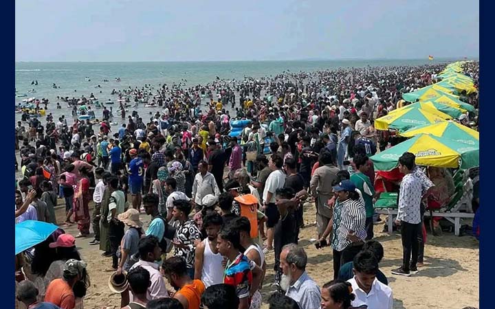 কক্সবাজার সৈকতে ভিড়ে হারিয়ে যাচ্ছে শিশুরা, ৩ দিনে উদ্ধার ২৮ জন