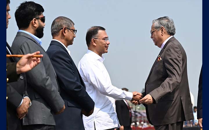 কুচকাওয়াজ অনুষ্ঠানে যোগ দিয়েছেন রাষ্ট্রপতি ও প্রধানমন্ত্রী