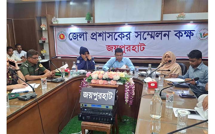 জয়পুরহাটে ড্রাইভিং লাইসেন্স ও কাগজপত্র ছাড়া যানবাহনে তেল না দেওয়ার সিদ্ধান্ত