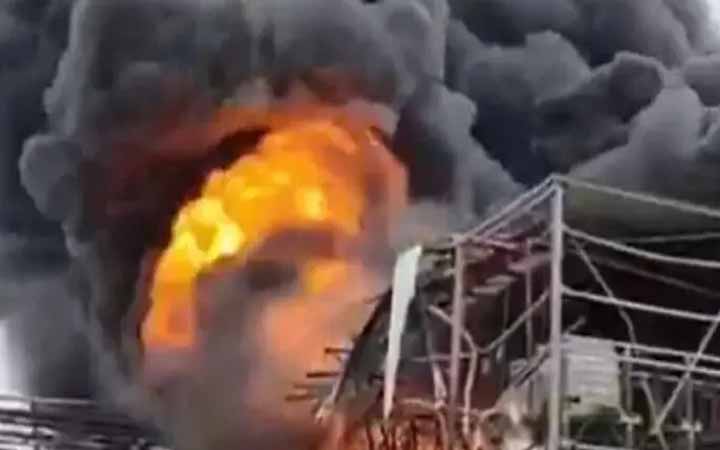 ইসরায়েলের রাসায়নিক কারখানায় ইরানের ক্ষেপণাস্ত্র হামলা