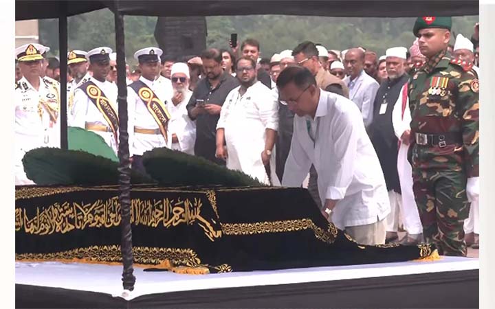 দিলারা হাফিজের জানাজা সম্পন্ন, কফিনে প্রধানমন্ত্রীর শ্রদ্ধা