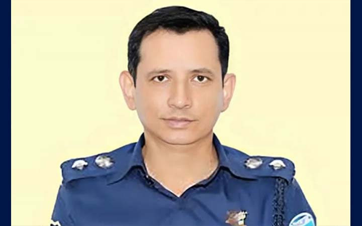 বাথরুমে পড়ে পা ভাঙল চট্টগ্রাম পুলিশ সুপারের