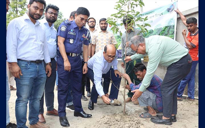 গোপালগঞ্জে ‘৫ বছরে ২৫ কোটি বৃক্ষরোপণ’ কর্মসূচির উদ্বোধন