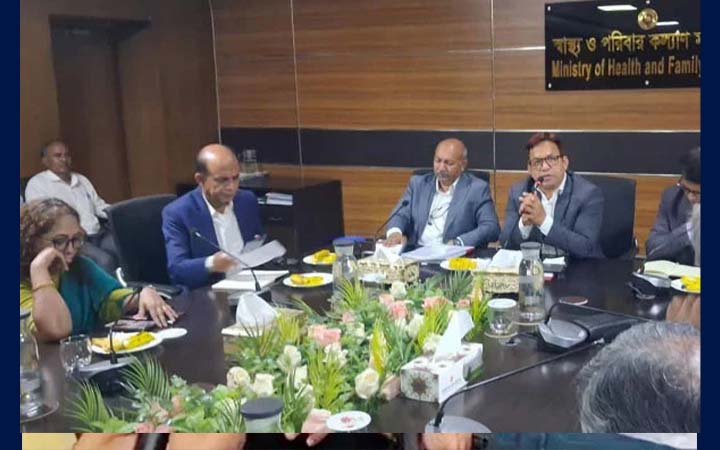 স্বাস্থ্যকর্মীদের মন্ত্রণালয়ে ডেকে জরুরি বৈঠক, দাবি পূরণে কমিটি গঠন