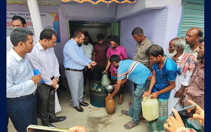 চরঞ্চলের প্রান্তিক কৃষক ও নৌকার মাঝিদের মাঝে জ্বালানি তেল বিক্রয় কার্যক্রমের উদ্বোধন