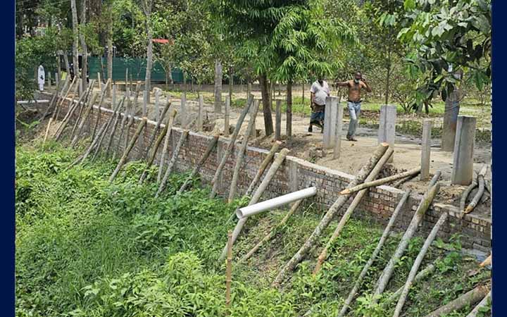 লৌহজংয়ে আওয়ামী লীগ নেতার বিরুদ্ধে রাস্তা-খাল দখলের অভিযোগ