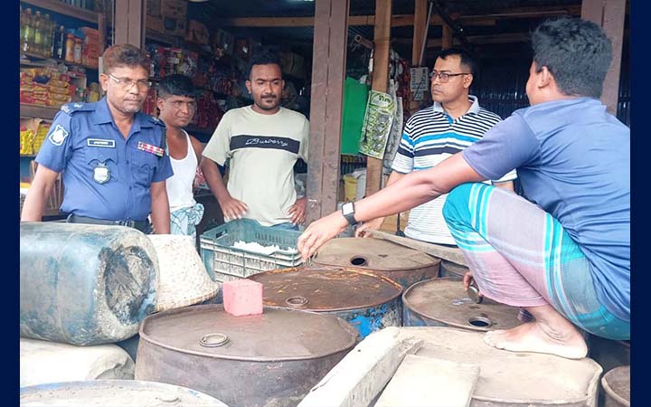 নোয়াখালীতে ৩ হাজার লিটার ডিজেল জব্দ, মুদি দোকানদার আটক
